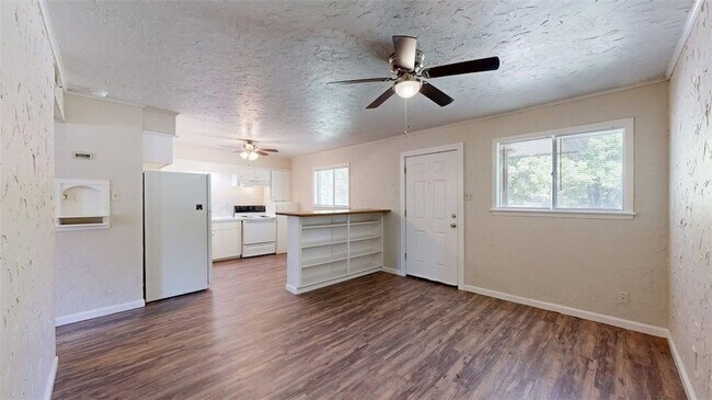 Building Photo - 16567 Farm to Market Rd 2154