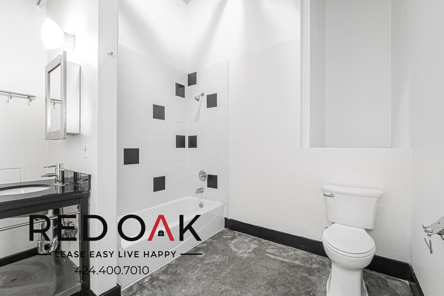 Building Photo - 620 Main St