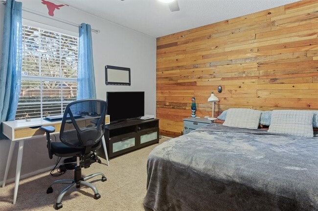 Building Photo - 3909 Holt Dr