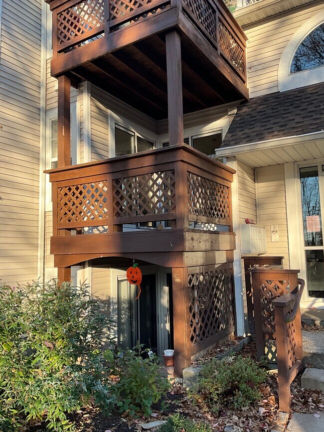 Building Photo - 1300 Cedarwood Dr