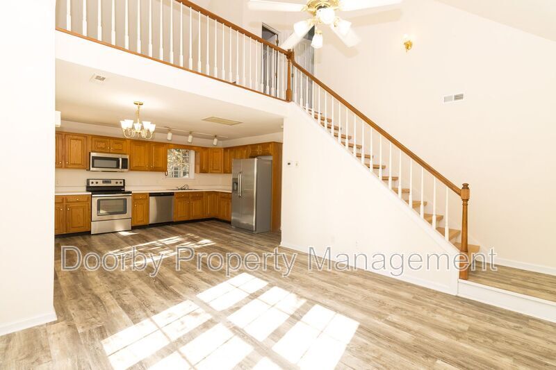 Building Photo - 1004 Roselawn Dr