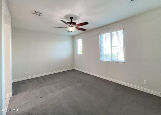 Building Photo - 2902 E Ebony Dr