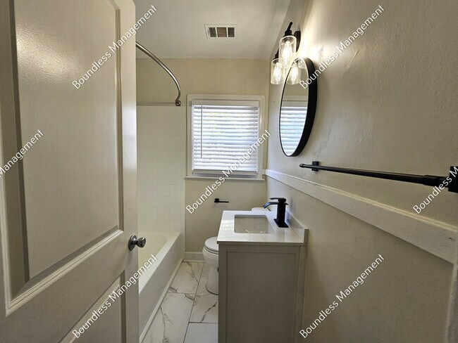 Building Photo - 561 Allendale Dr
