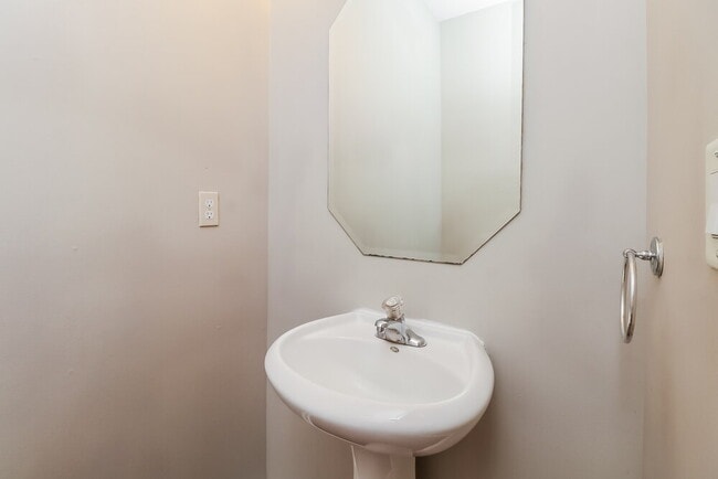 Building Photo - 6014 Colonial Garden Dr