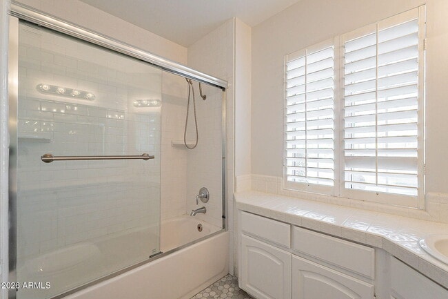 Building Photo - 5715 E Calle Del Paisano