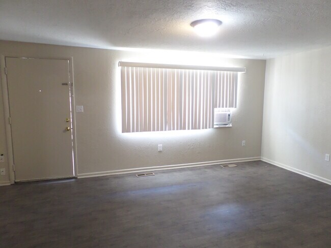 Building Photo - 2014 W 4700 S
