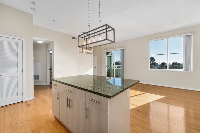 Building Photo - Capitola Beach Villas