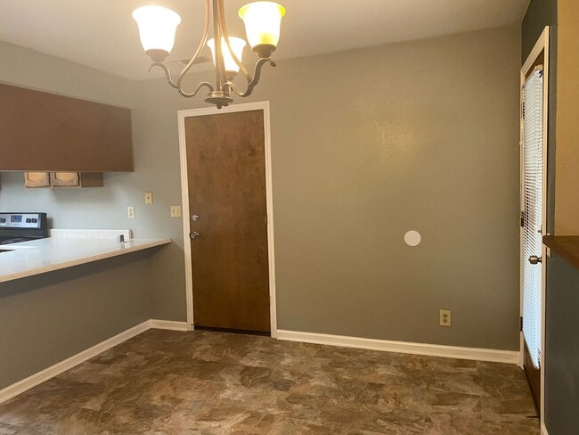 Building Photo - Nice well cared for home in desirable Edge...
