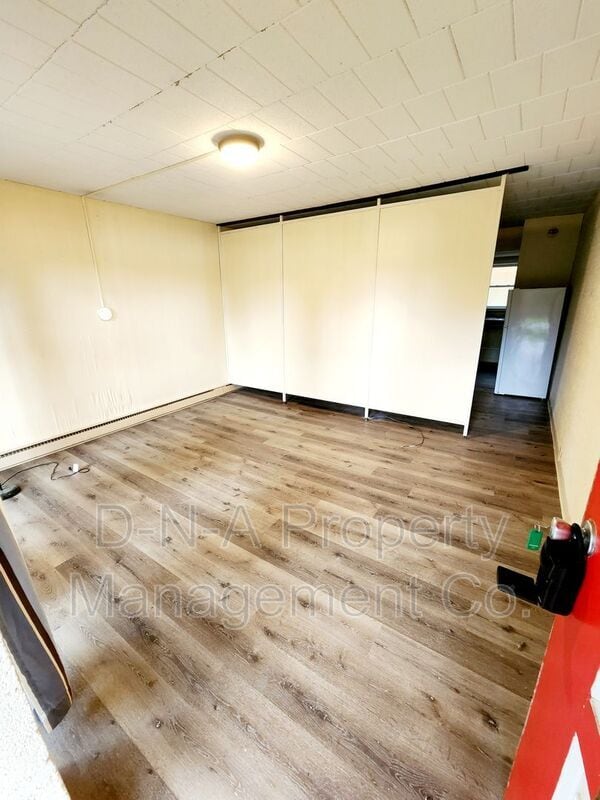 Building Photo - 115 3rd St