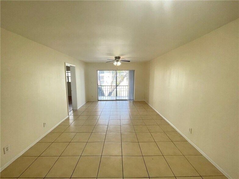 Building Photo - 8051 Colony Cir S