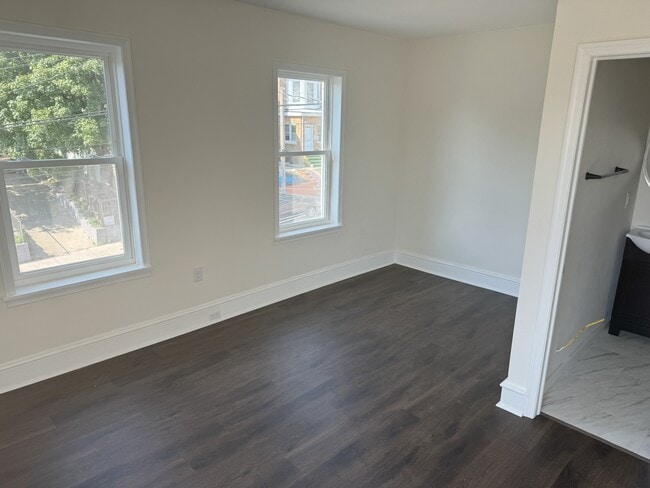 Building Photo - 106 N 9th St