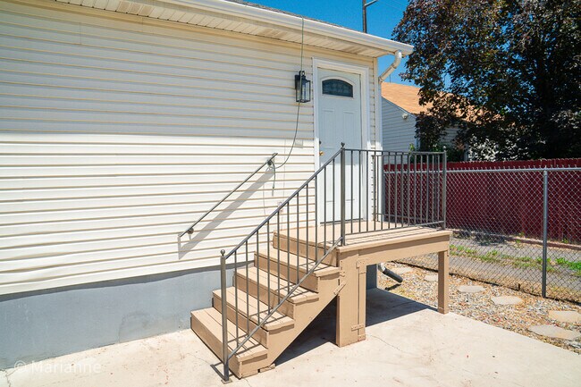 Building Photo - 812 E 2700 S