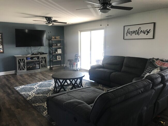 Living Room - 25001 Vista Rd