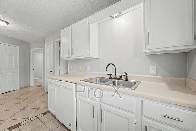 Building Photo - 3403 SW Victoria Pl