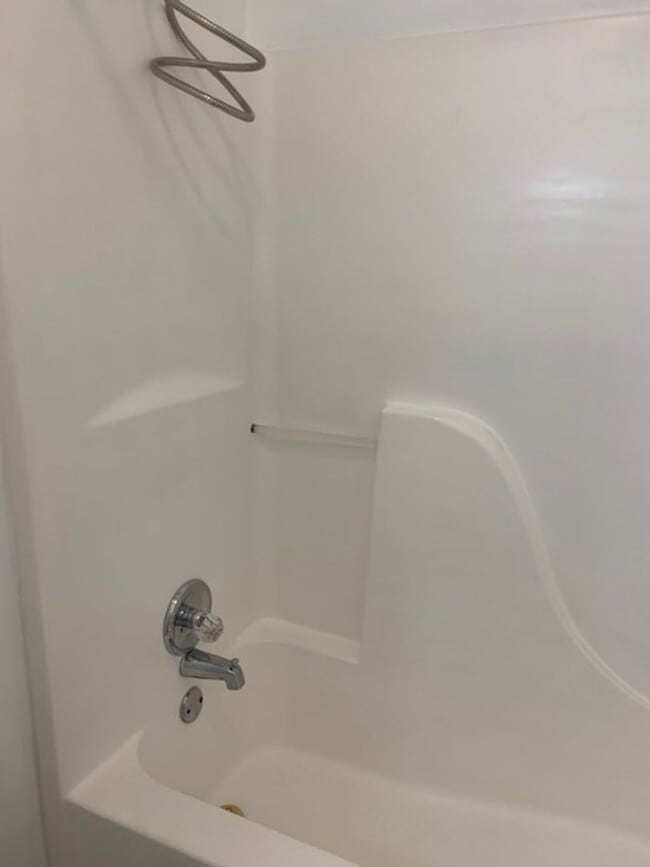 Building Photo - 408 Holly Ave