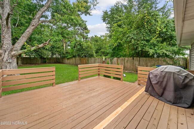 Building Photo - 805 Deblea Ct