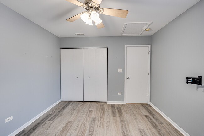 Building Photo - 2855 Vernal Ln