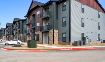 Building Photo - 700 N 40th St