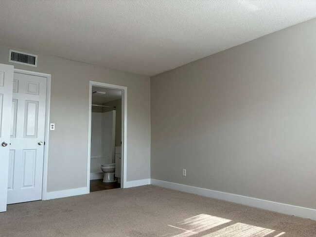 Building Photo - P167 - LMB #108