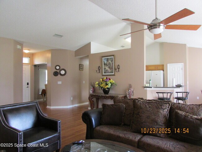 Building Photo - 534 White Plains Ave SW