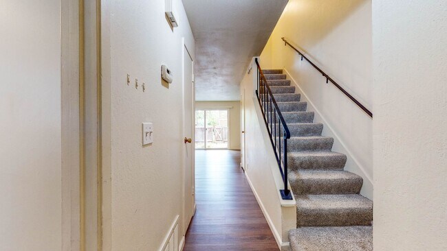 Building Photo - 562 Santa Alicia Dr