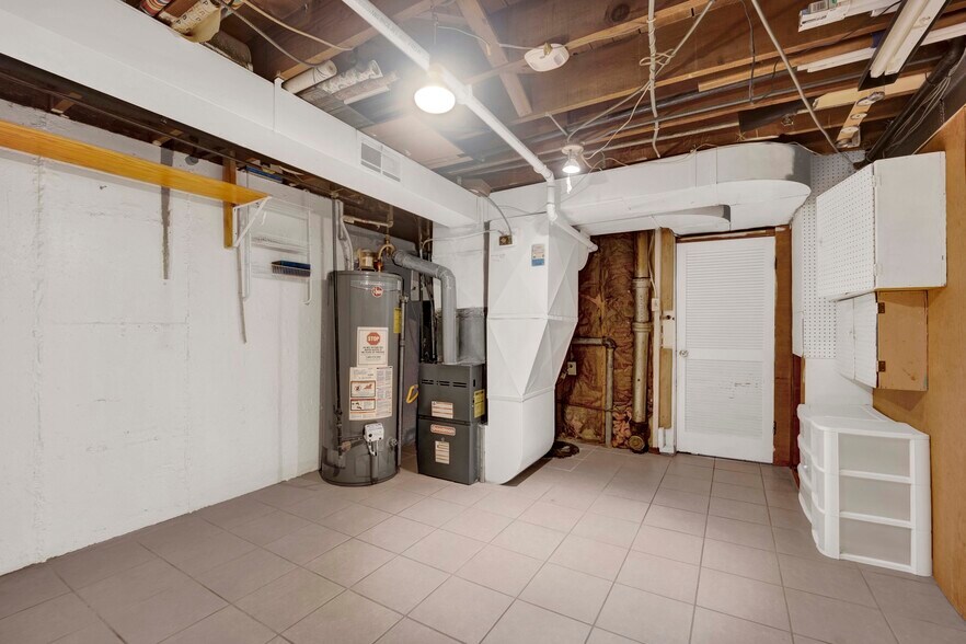 Building Photo - 9410 Lawler Ave