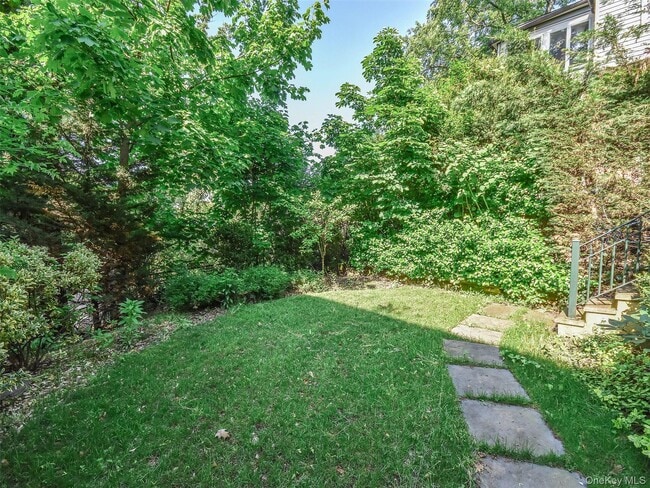 Building Photo - 290 8th Ave