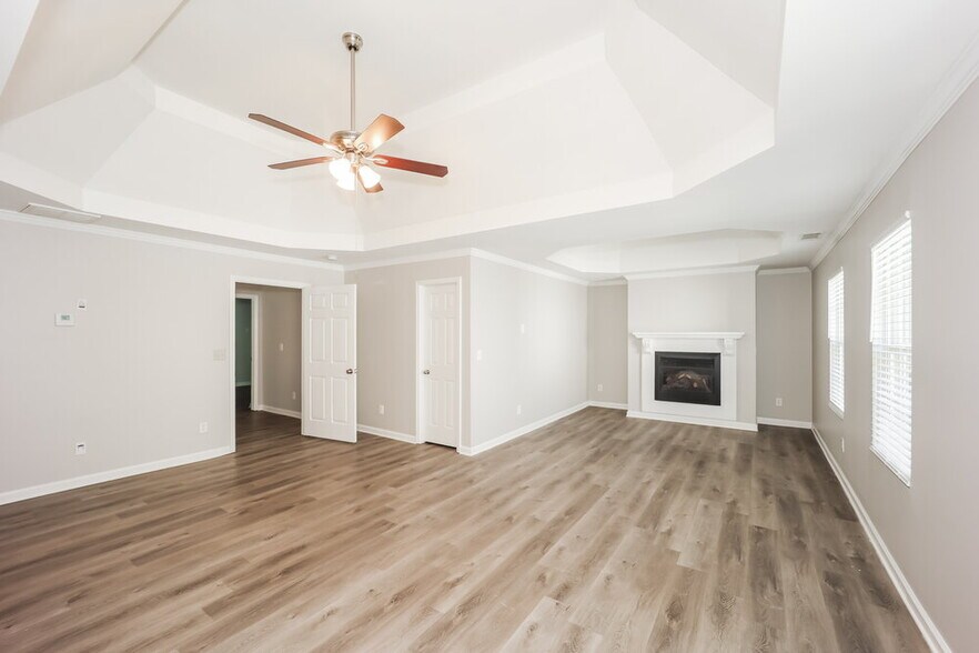 Building Photo - 5011 Upper Elm St