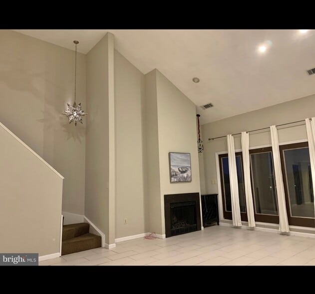 Building Photo - 1040 Deer Ridge Dr