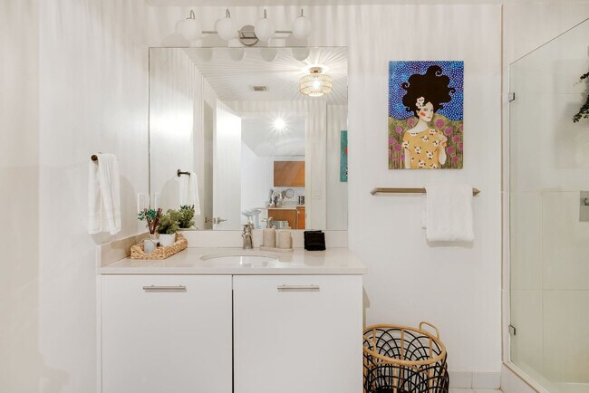 Building Photo - 3256 NE 1st Ave