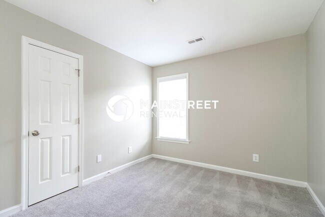 Building Photo - 3 Bedroom Pet-Friendly Home in Greensboro, NC with Main Street Renewal