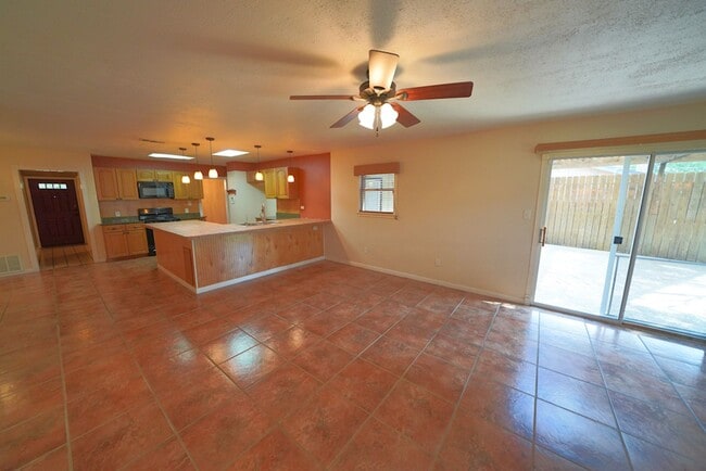 Building Photo - Updated Northeast Park Home Near Loop 410 - Realtor Commission: $500