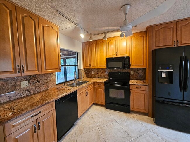 Building Photo - 22687 SW 53rd Ave