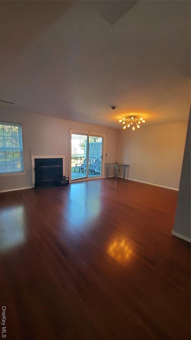 Building Photo - 1404 Sara Cir