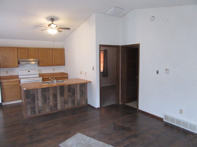 Building Photo - 250 Nashua Ct