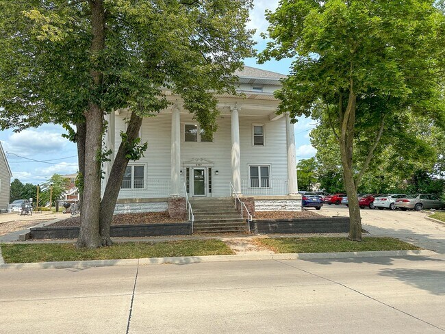 Interior Photo - 2717 West St