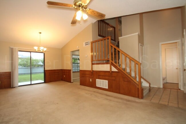 Building Photo - Perfect Two-Story