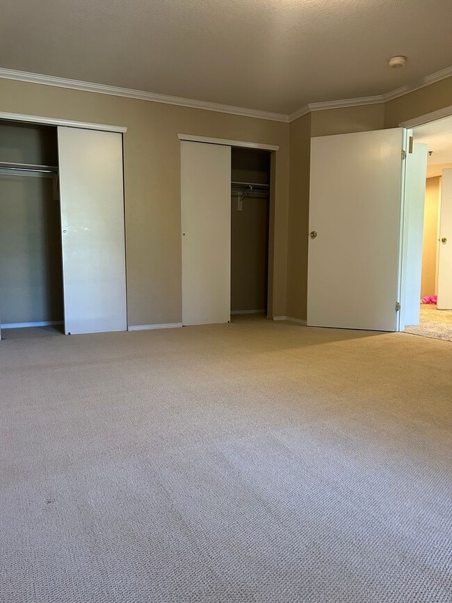Building Photo - $1700/Mos 1 Bed 1 Bath Lower Level Condo i...