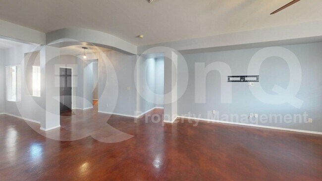 Building Photo - 1419 W Red Creek Dr