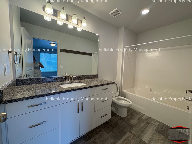 Building Photo - 140 S Emery Ln