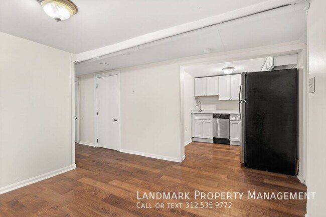 Building Photo - 3742 W Diversey Ave