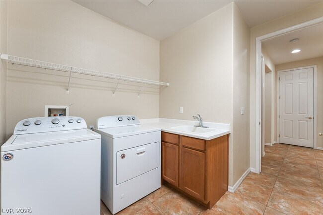 Building Photo - 224 Uccello Dr