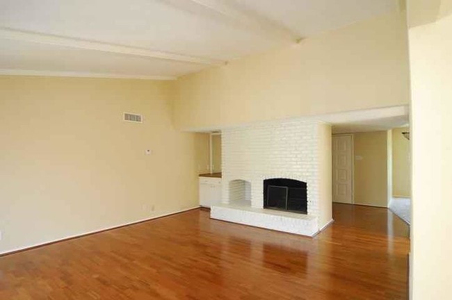 Building Photo - 3151 Kinkaid Dr