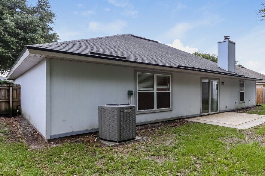 Building Photo - 14196 Crestwick Dr W