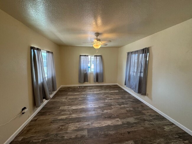 Building Photo - 1 BR Cozy Mobile near River,