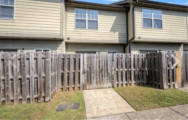 Building Photo - 105 4th Ave