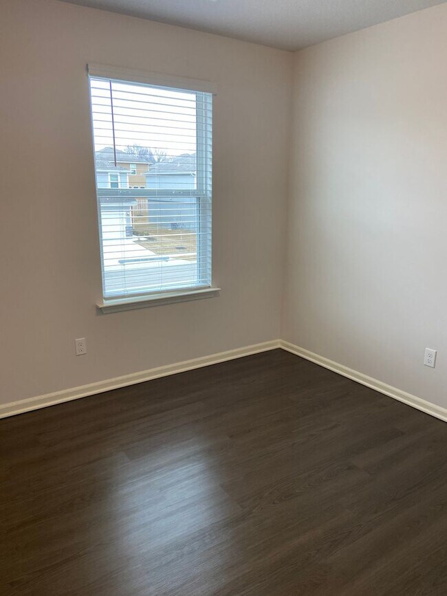 Building Photo - NOW PRELEASING! Charming Three-Bedroom, Two-and-a-Half-Bath Home in Spring Hill