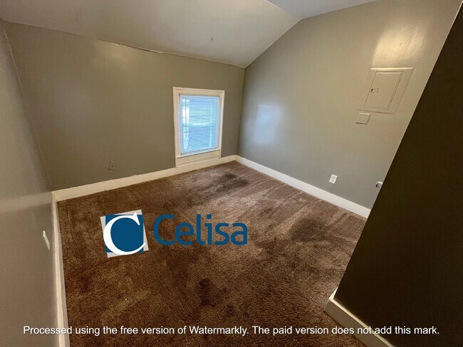 Building Photo - 2401 Miner St Unit #3 *Section 8 Approved*