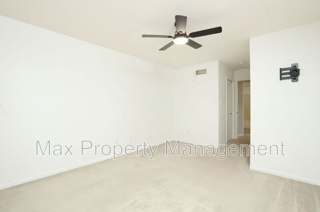 Building Photo - 1030 68th St
