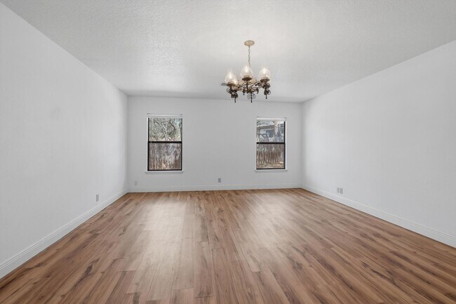 Building Photo - Spacious 4/2.5 in Northwest Crossing